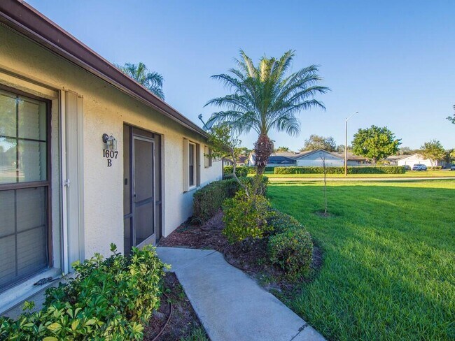 Building Photo - 1607 Laurel Leaf Ln