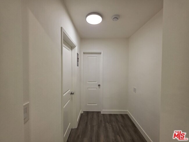 Building Photo - 707 Strand St