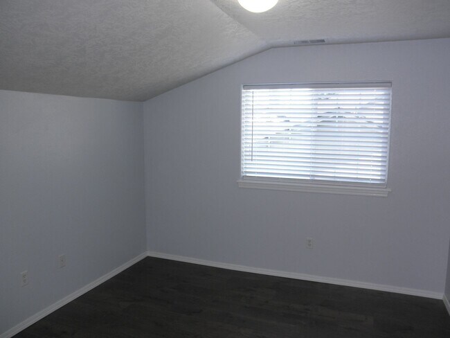 Building Photo - Updated