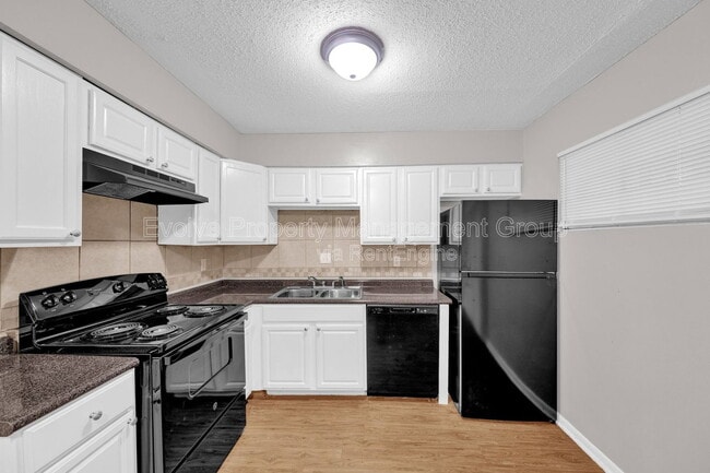 Building Photo - 696 Hobbs Dr