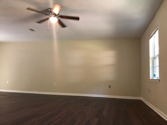 Building Photo - 719 Thornwood Way