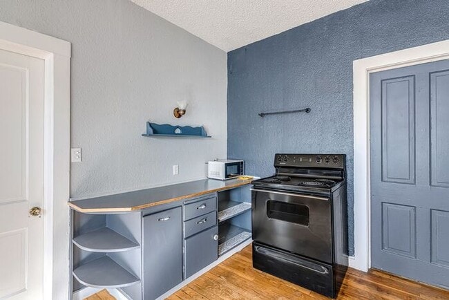 Building Photo - Charming 2-Bedroom Victorian Unit in the Heart of Palisade
