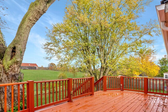 Building Photo - 400 Midland Dr