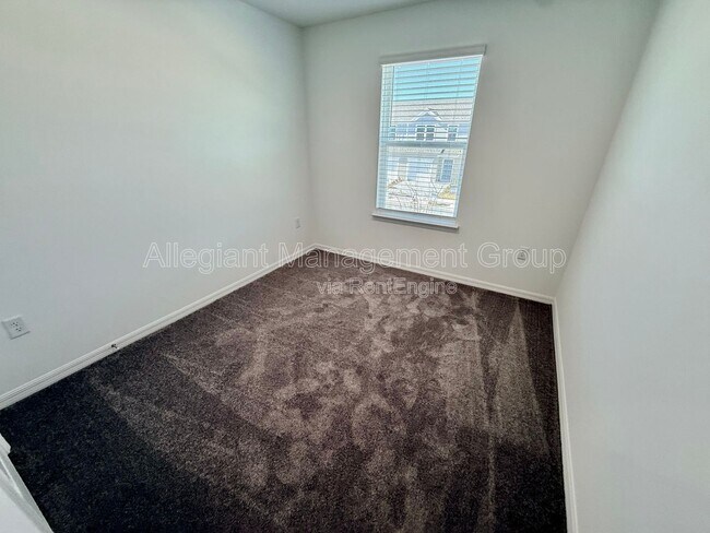 Building Photo - 1622 Fan Palm Dr