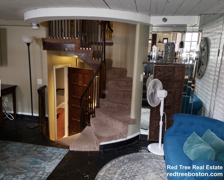 Building Photo - 115 Beacon St