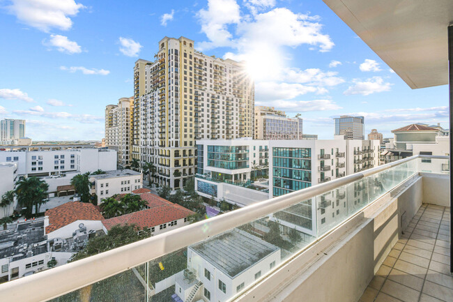Building Photo - 529 S Flagler Dr