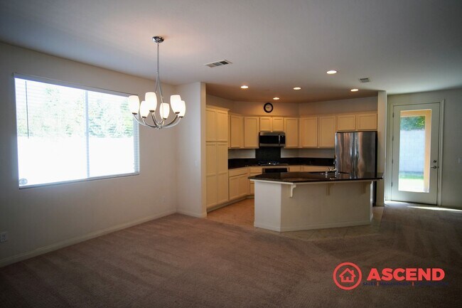 Building Photo - Stunning 4 Bed, 2.5 Bath Home with Pool Access | Southwest Bakersfield