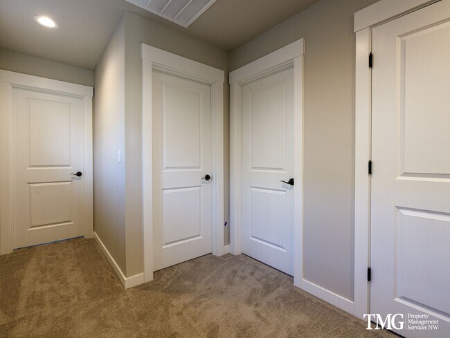 Building Photo - Brand New 3 Bed 2.5 Bath Ridgefield Home Offering