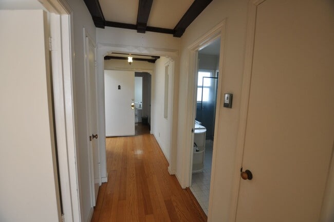 Building Photo - 1026 Kirkham St