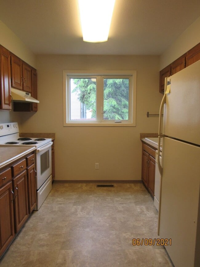 Building Photo - Smythe St. 810-KN