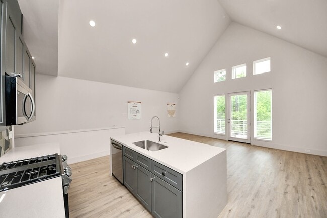 Building Photo - 1042 Homer St