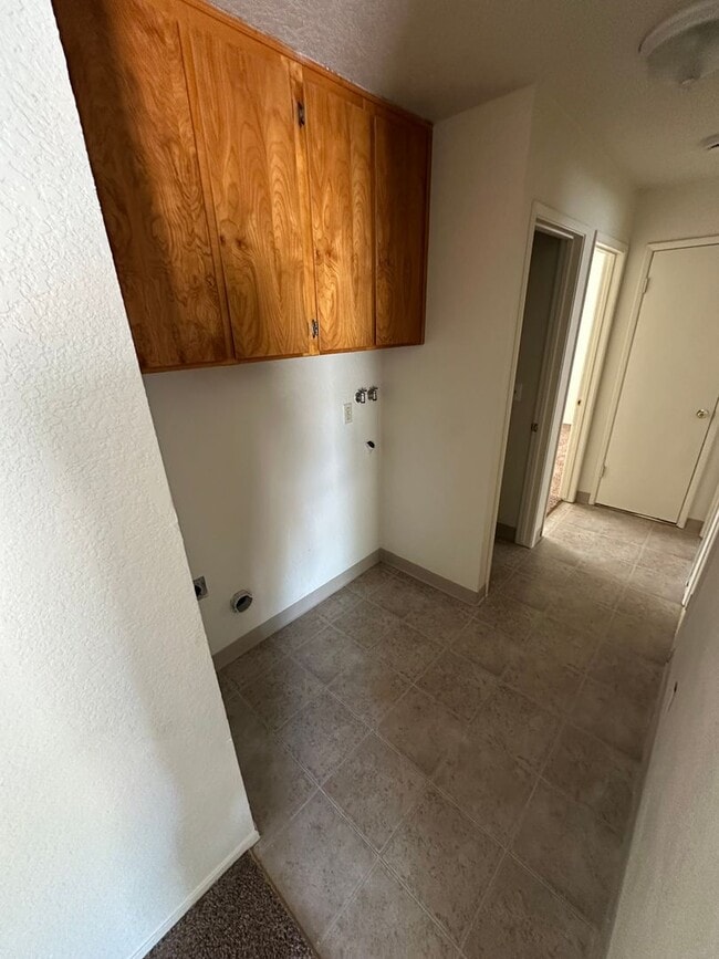 Building Photo - 1370will