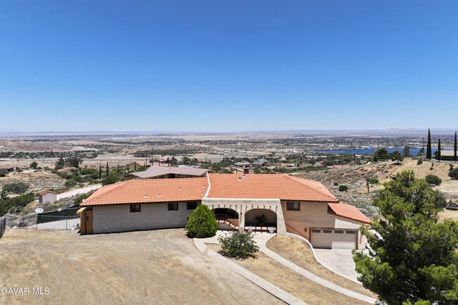Building Photo - 1055 Lakeview Dr