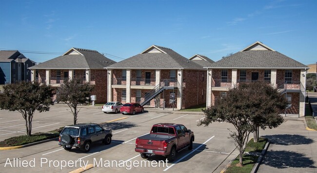 Building Photo - 2406 S University Parks Dr