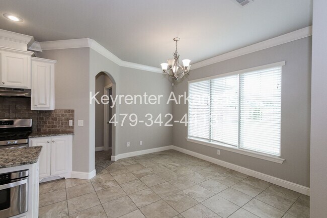 Building Photo - Gorgeous 3 bed/3 bath home in great Bentonville neighborhood