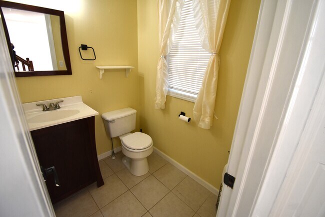 Building Photo - 89 Damascus Dr