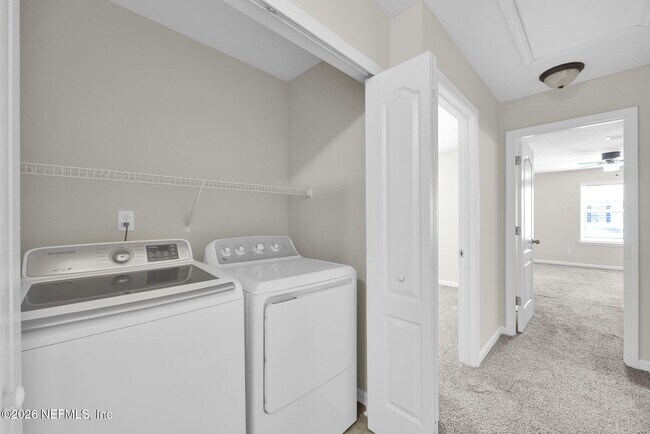 Building Photo - 452 Walnut Dr