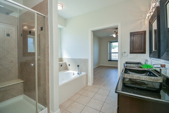 Building Photo - 6403 Edinburgh Ct