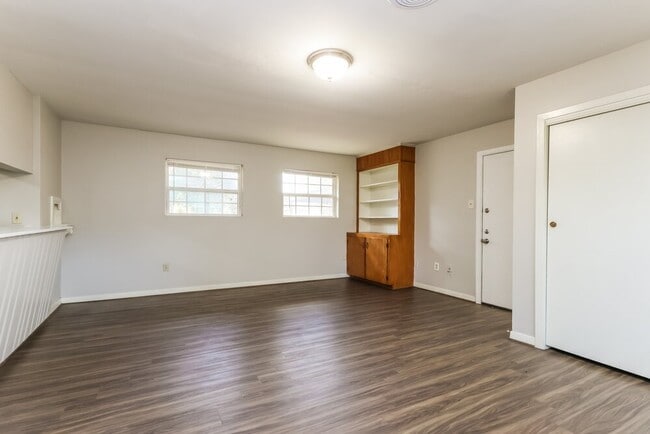 Building Photo - 608 Hilliard St