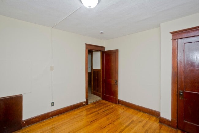 Building Photo - 58-60 Ionia St