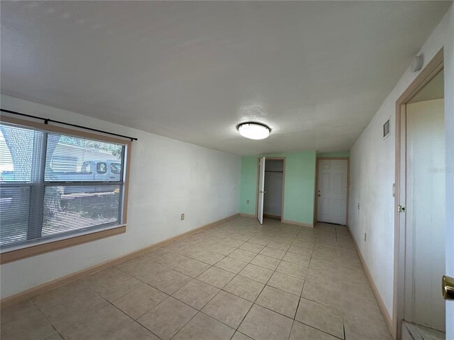 Building Photo - 3340 Normandy Dr