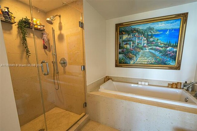 Building Photo - 495 Brickell Ave