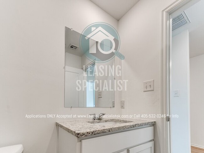 Building Photo - MOVE IN SPECIAL on This Spacious 3 Bed 2 B...