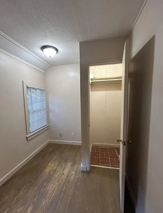 Building Photo - 208 W 1st St