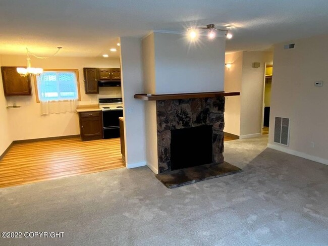 Building Photo - Nicely Updated East Anchorage Condo!