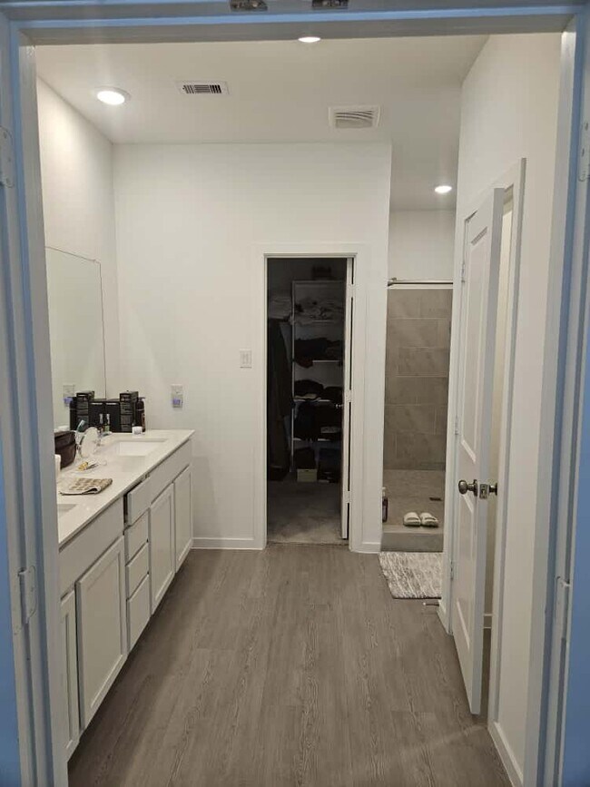 Building Photo - 26610 Coast Redwood Dr