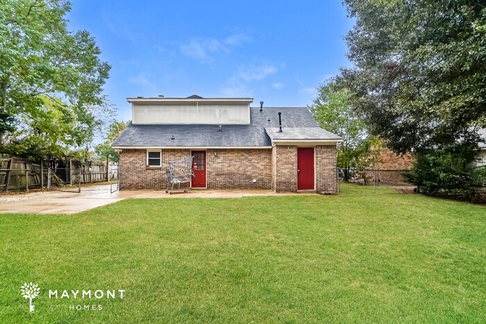 Building Photo - 5805 Hyde Park Dr