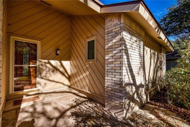 Building Photo - 12916 Pegasus St