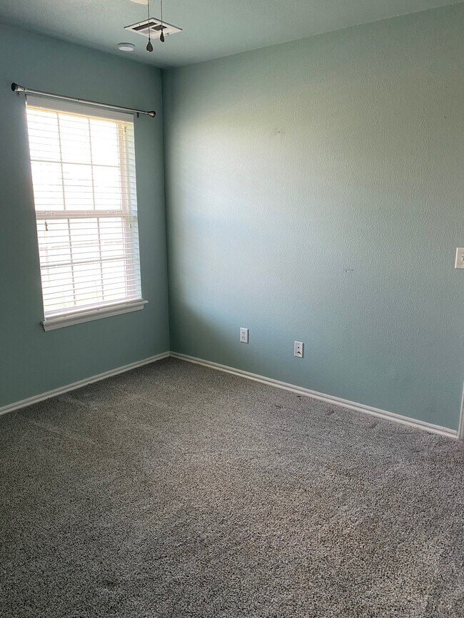 Building Photo - 3610 Ellis Ave
