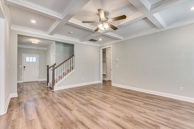 Building Photo - 705 Navan Ln