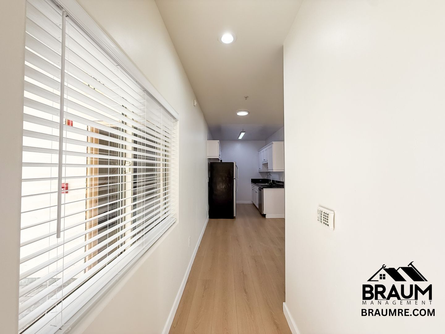 Building Photo - 10849 Fruitland Dr