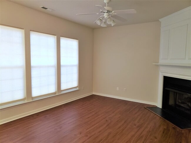 Building Photo - 115 Brentfield Loop