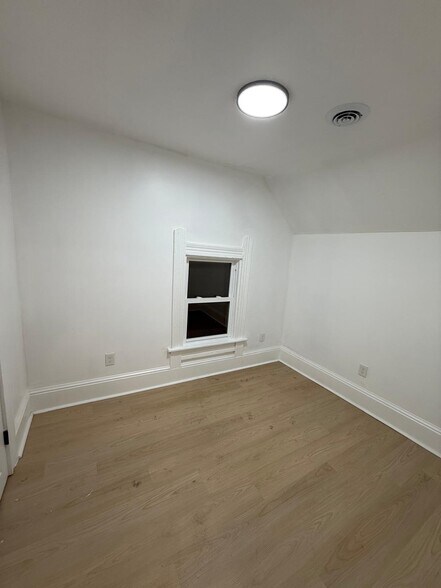 Building Photo - 1447 W 101st St