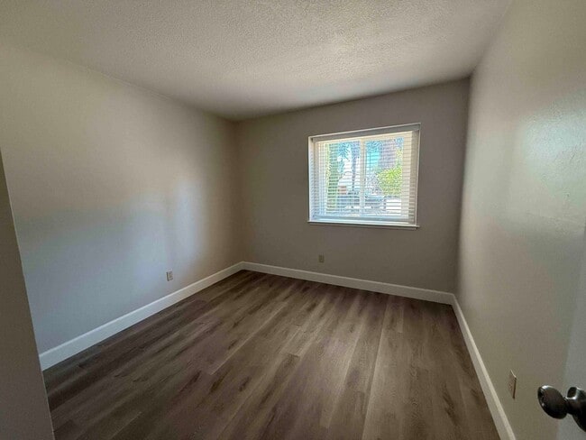 Building Photo - Natomas 4 Bedroom 2 Bath Close to Everything