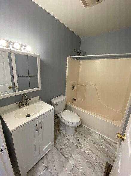 Building Photo - 206 Columbus Ave