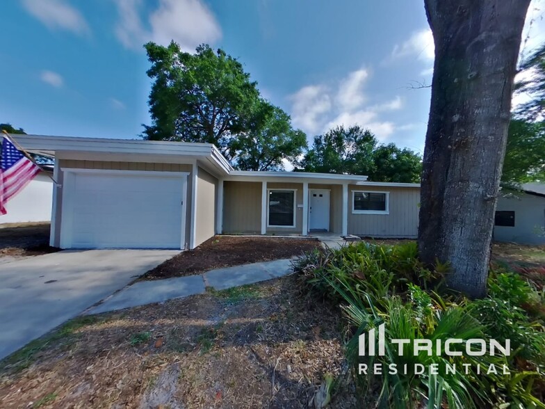 Primary Photo - 357 Banyan Dr