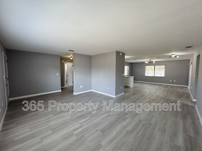 Building Photo - 3028 Clewiston St