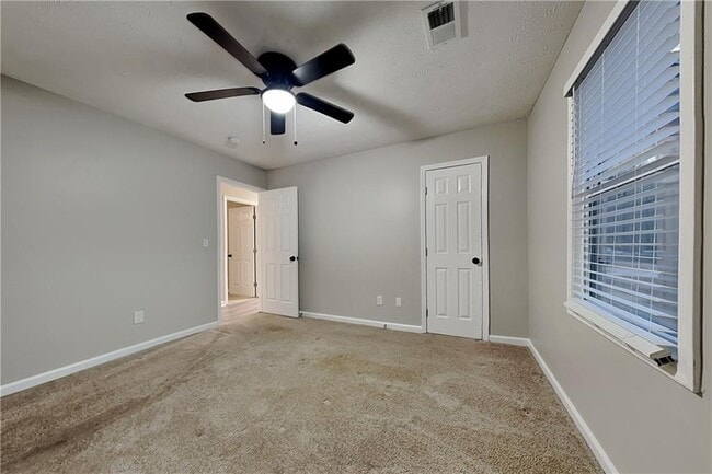 Building Photo - 2513 Mistletoe Ln SW