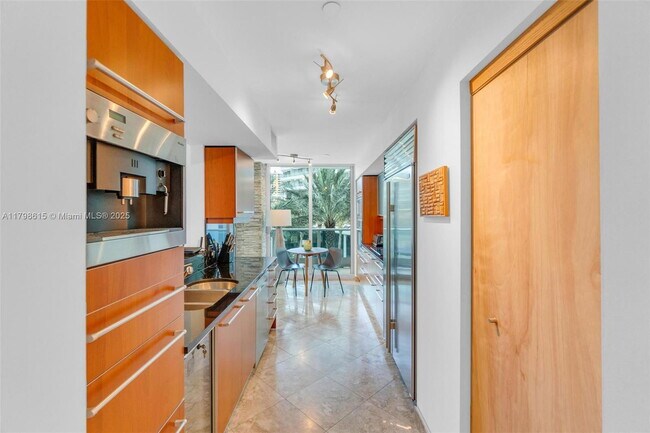 Building Photo - 1331 Brickell Bay Dr