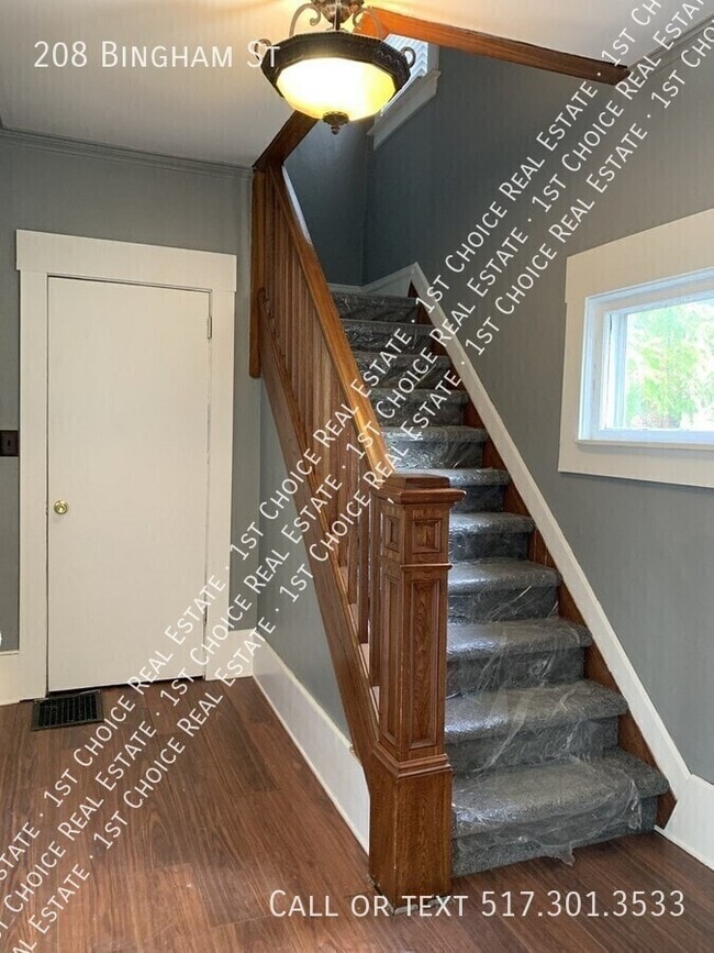 Building Photo - 208 Bingham St