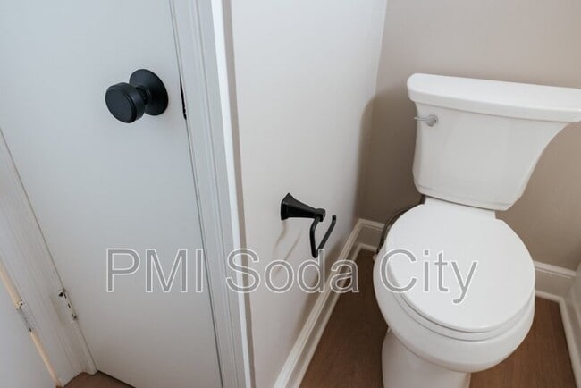 Building Photo - 332 Guilford St