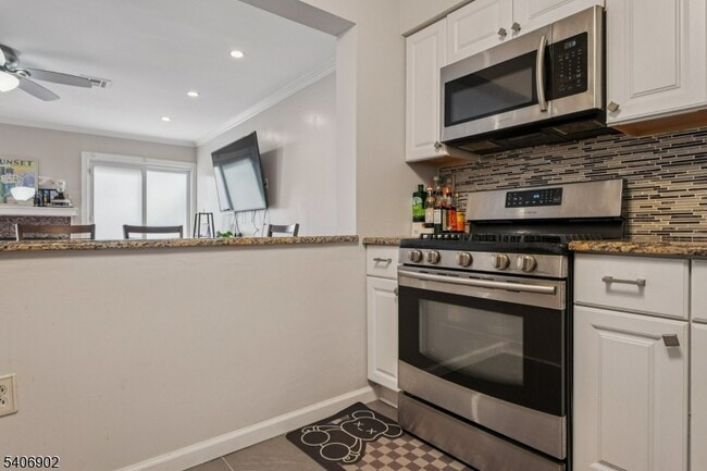 Building Photo - 10 De Palma Ct