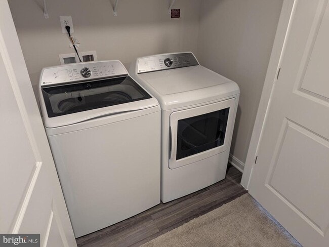 Building Photo - 513 Seeback Dr