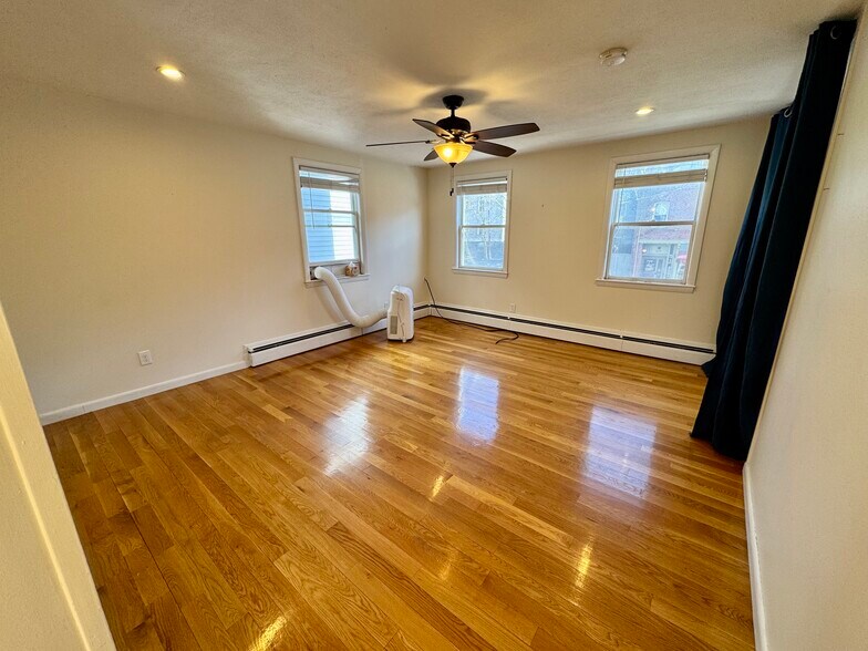 Building Photo - 49 Boylston St