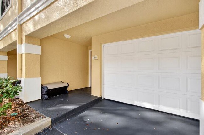 Building Photo - Immaculately updated 3/2.5 Three-Story Maitland Condo in Visconti!