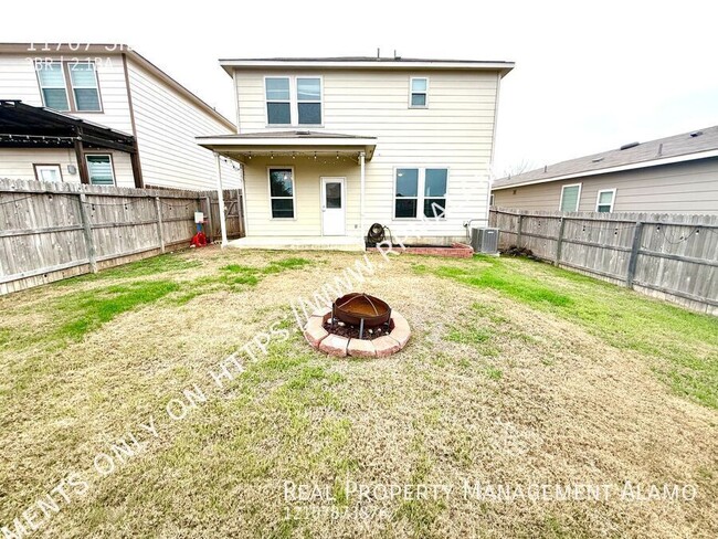 Building Photo - AVAILABLE NOW! Two Story 3 Bedroom / 2.5 B...